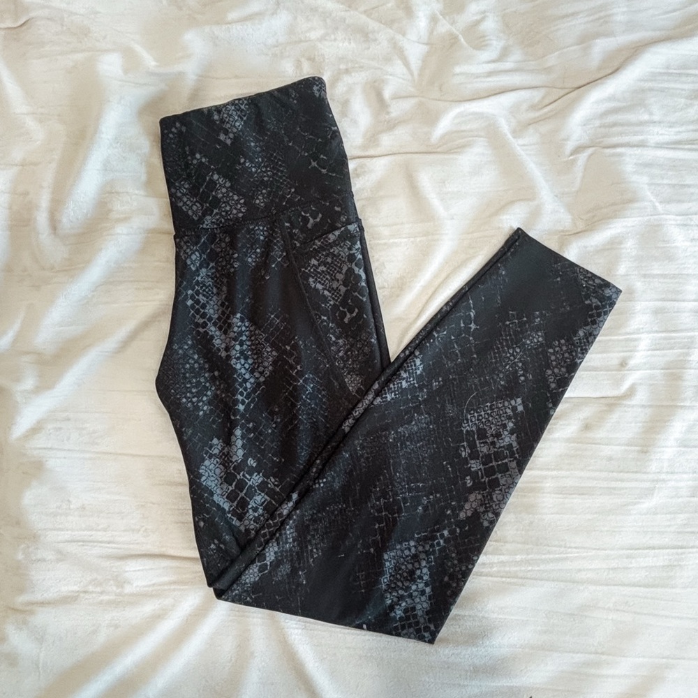 Black & Gray Patterned High Waisted Leggings